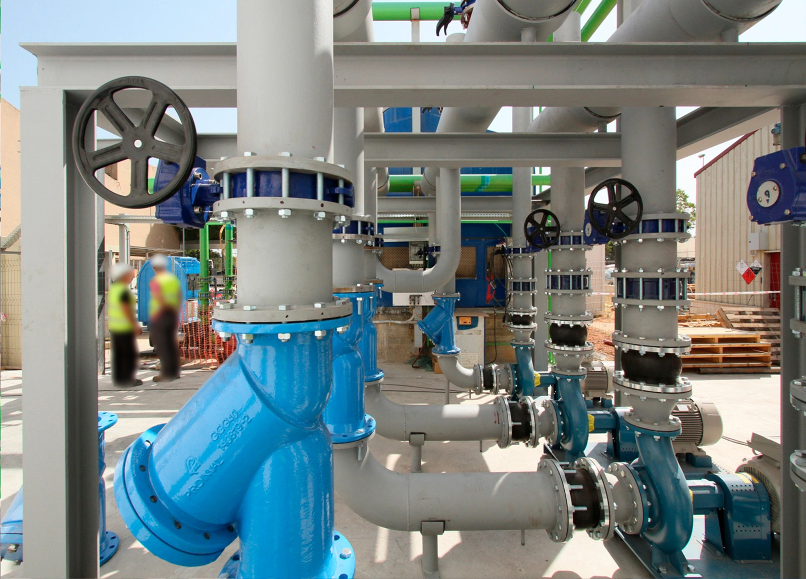 Válvulas y piping de proceso de una planta real, capturados con escáner láser y modelados as-built
